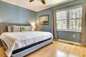 3 habitaciones, escritorio y espacio para trabajar con laptop 