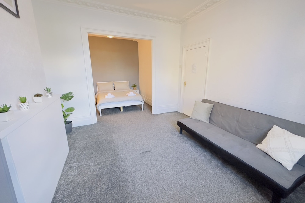 Newton House E15