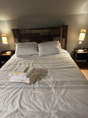 2 bedrooms, iron/ironing board, WiFi, bed sheets