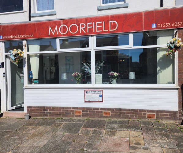 Exterior - Moorfield Hotel (Blackpool)