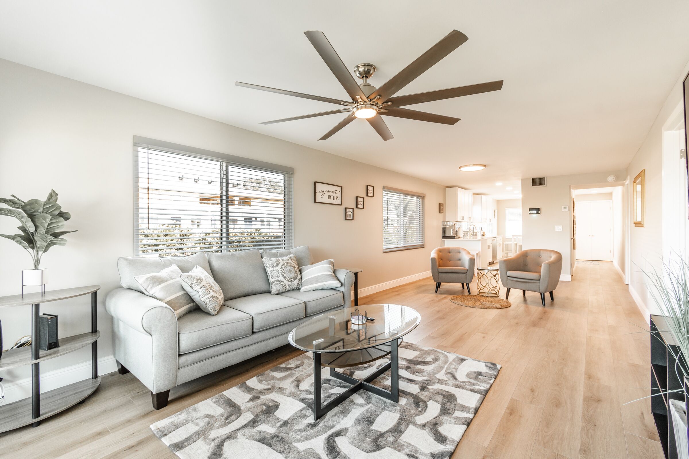 Gorgeous and Updated Waterfront Apartment 2 Bed #5