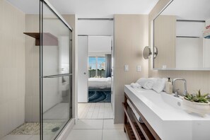 Hair dryer, towels, soap, shampoo - W FT LAUDERDALE RESIDENCES 2BR/2BA UNIT (Fort Lauderdale)