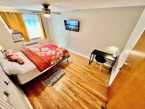 2 chambres, fer et planche à repasser, Wi-Fi, draps fournis