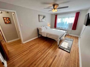 2 bedrooms, iron/ironing board, WiFi, bed sheets