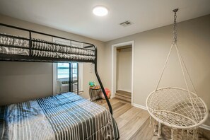 4 bedrooms, desk, iron/ironing board, free WiFi