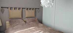 3 bedrooms, free WiFi, bed sheets