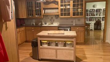 Frigorífic, microones, forn i placa de cuina