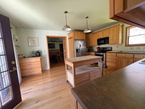 Fridge, microwave, oven, stovetop - The Farm - Adventure Resort New River Gorge (Rainelle)