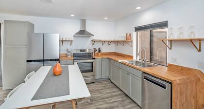 Entire - Pristine & Modern Condo