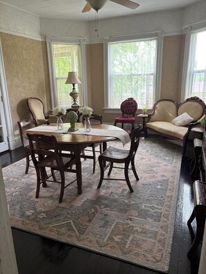 Interior - The Sutton House 2 blocks from Main Street & Courthouse Square (Ironton)