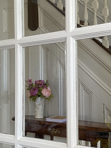 The Sutton House 2 blocks from Main Street & Courthouse Square