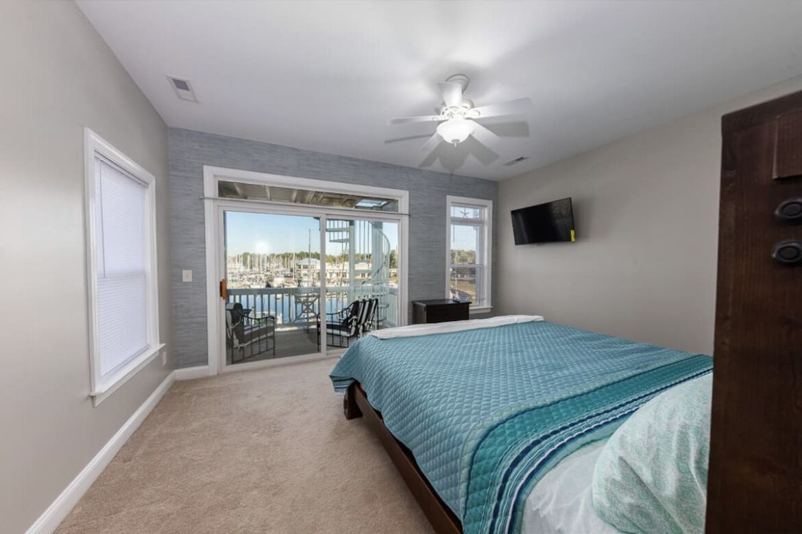 Roof Top Escape on the Marina!