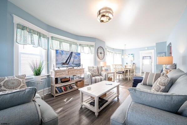 Living area - Beach Block Ocean Views Steps from the Boardwalk (Ocean City)