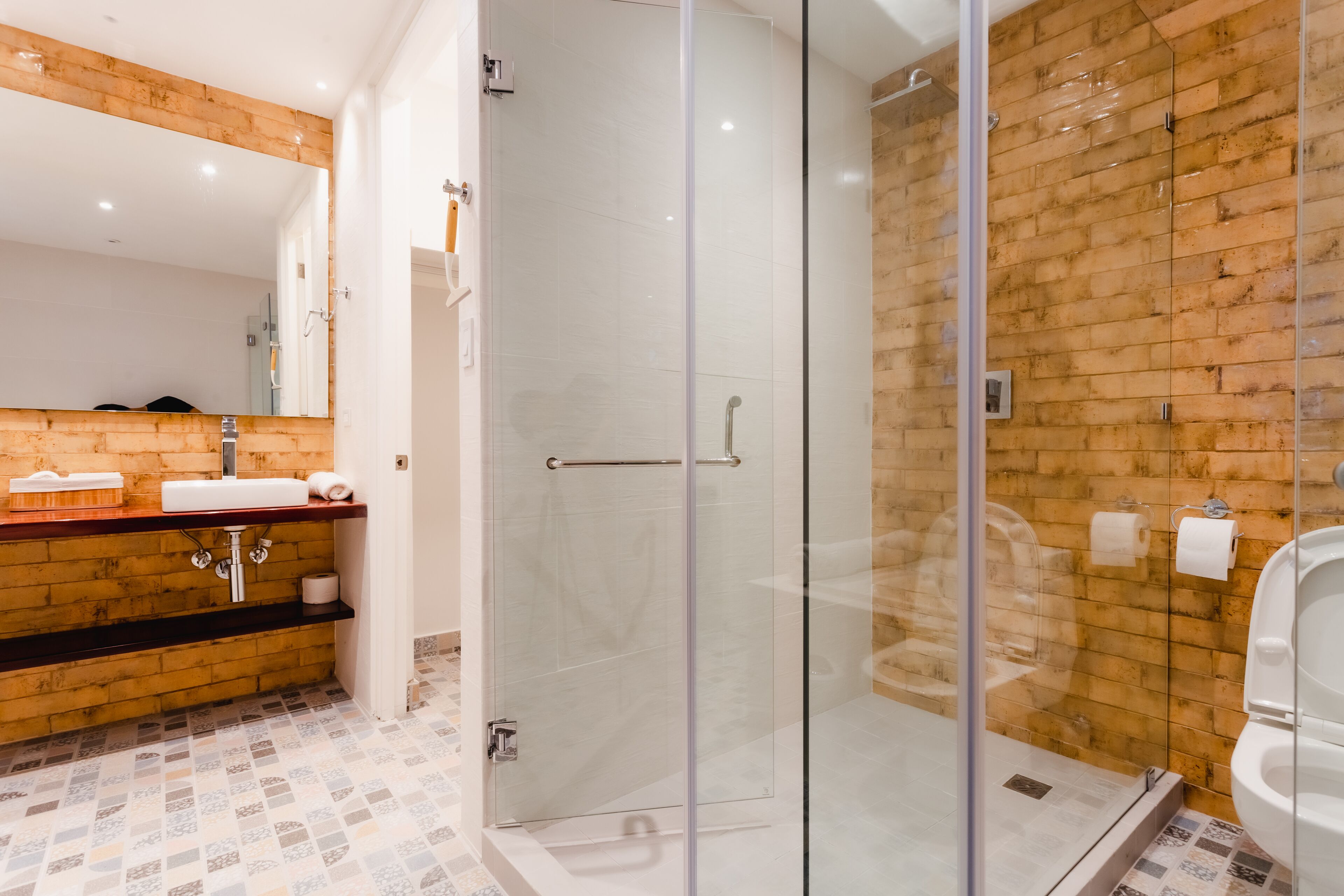 Deluxe Single Room | Bathroom | Separate bathtub and shower, hair dryer, heated floors, towels