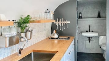 Fridge, microwave, stovetop, coffee/tea maker