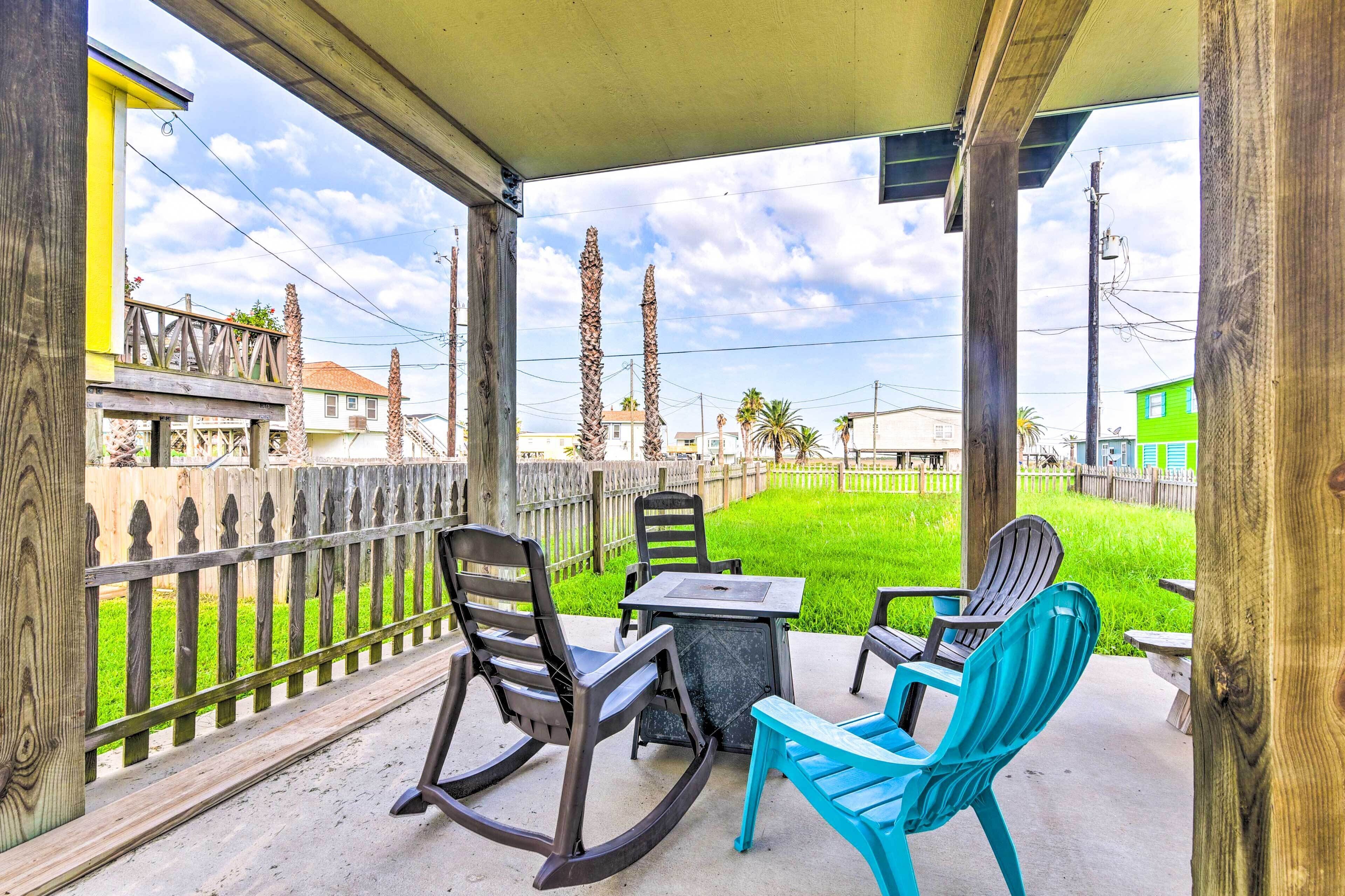 Colorful Freeport Beach Home: 1/2 Mi to Shore