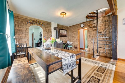 Charming Eagle Grove Farmhouse w/ Loft!