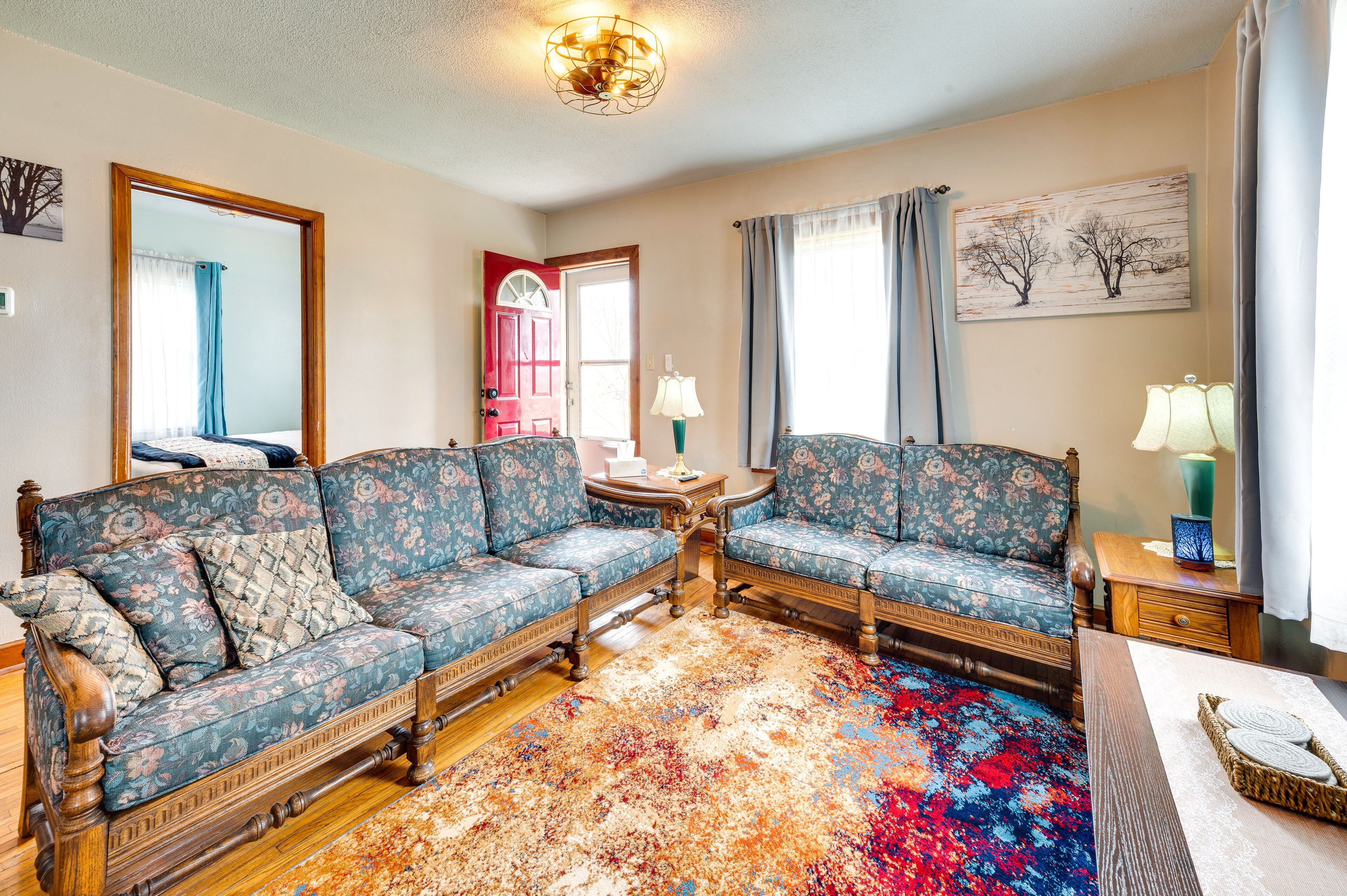 Charming Eagle Grove Farmhouse w/ Patio!