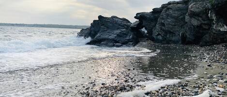 Chaises longues, serviettes de plage