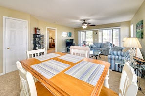 Dining - Myrtle Beach Condo w/ Pool: Near Golf & Mall! (Myrtle Beach)