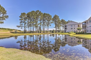 Property grounds - Myrtle Beach Condo w/ Pool: Near Golf & Mall! (Myrtle Beach)