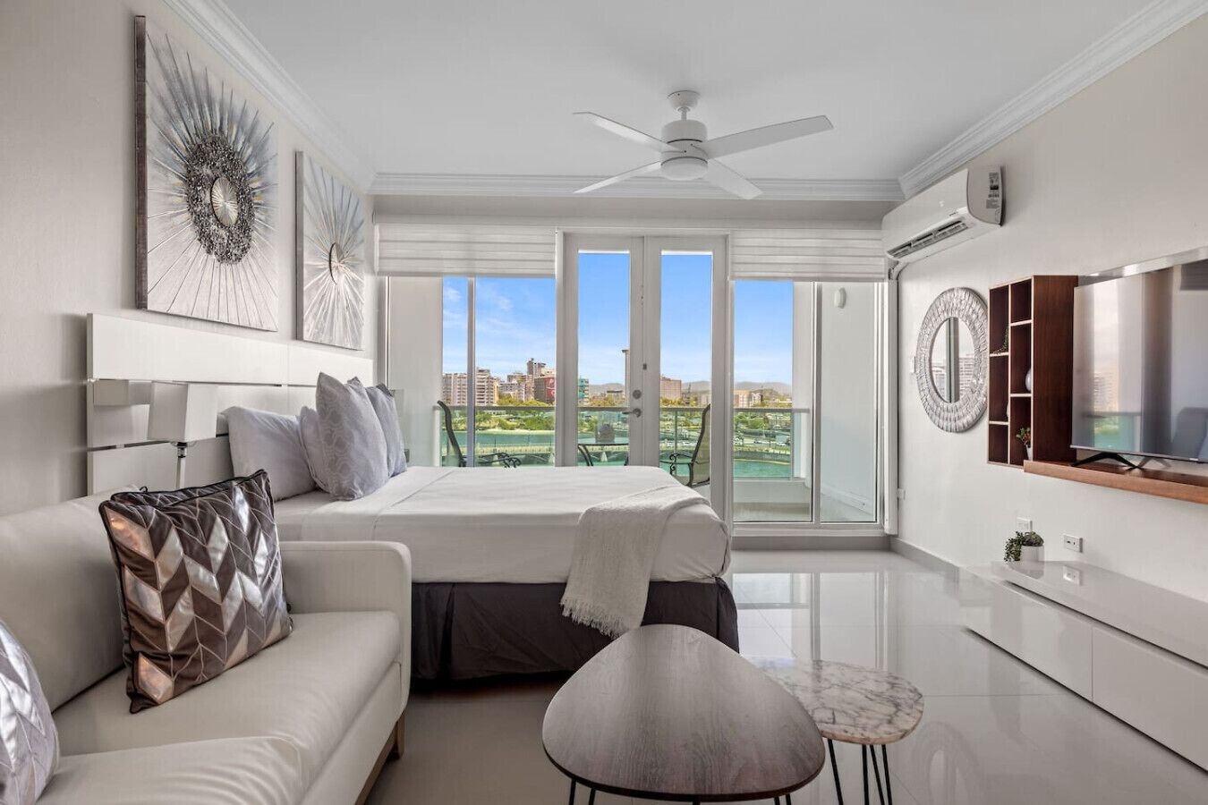 1 habitación, escritorio, tabla de planchar con plancha y wifi 