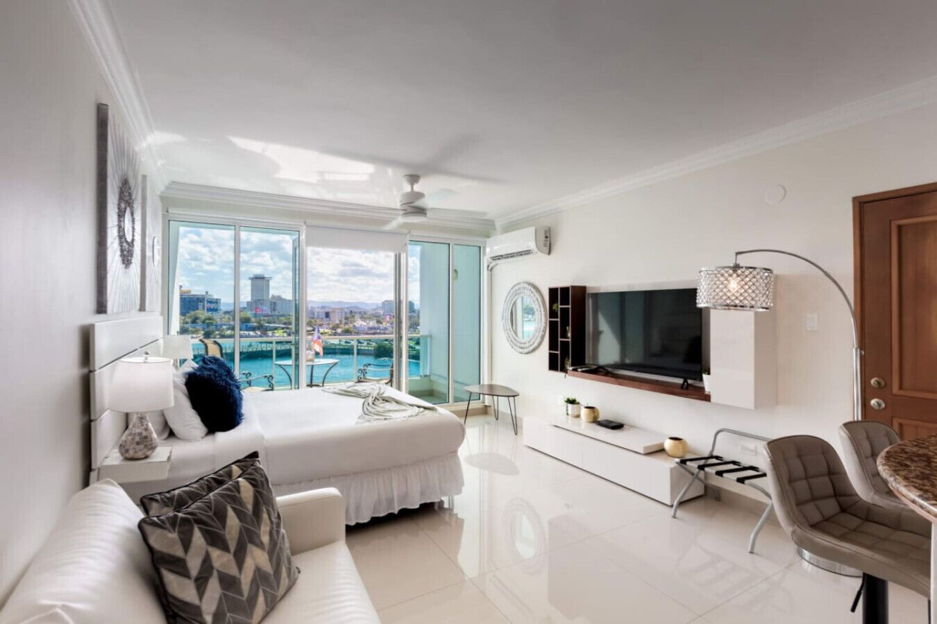 Iron/ironing board, WiFi, bed sheets