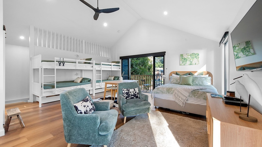 Tallwood Canopy - Overlooking Narrawallee Beach! - Ulladulla