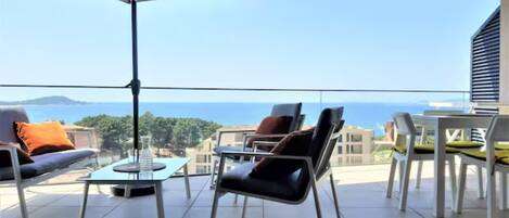 屋外ダイニングエリア