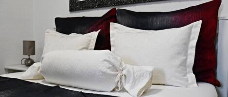 Iron/ironing board, Internet, bed sheets