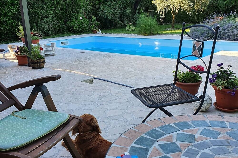 Villa Maria - House with Heated Swimming Pool