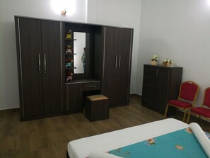 4 bedrooms, in-room safe, individually decorated, individually furnished - Randima Hotels (Negombo)