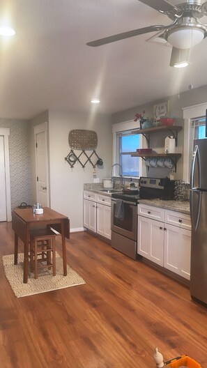 Fridge, microwave, oven, stovetop - House in Forney (Forney)