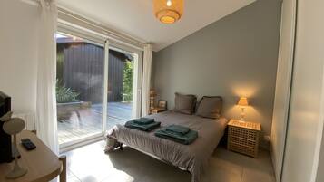 6 habitaciones, tabla de planchar con plancha y cuna de viaje