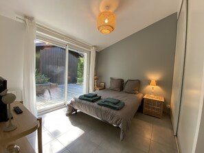 6 bedrooms, iron/ironing board, travel cot, free WiFi