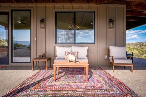 New mountain top retreat w/ 270° stunning views