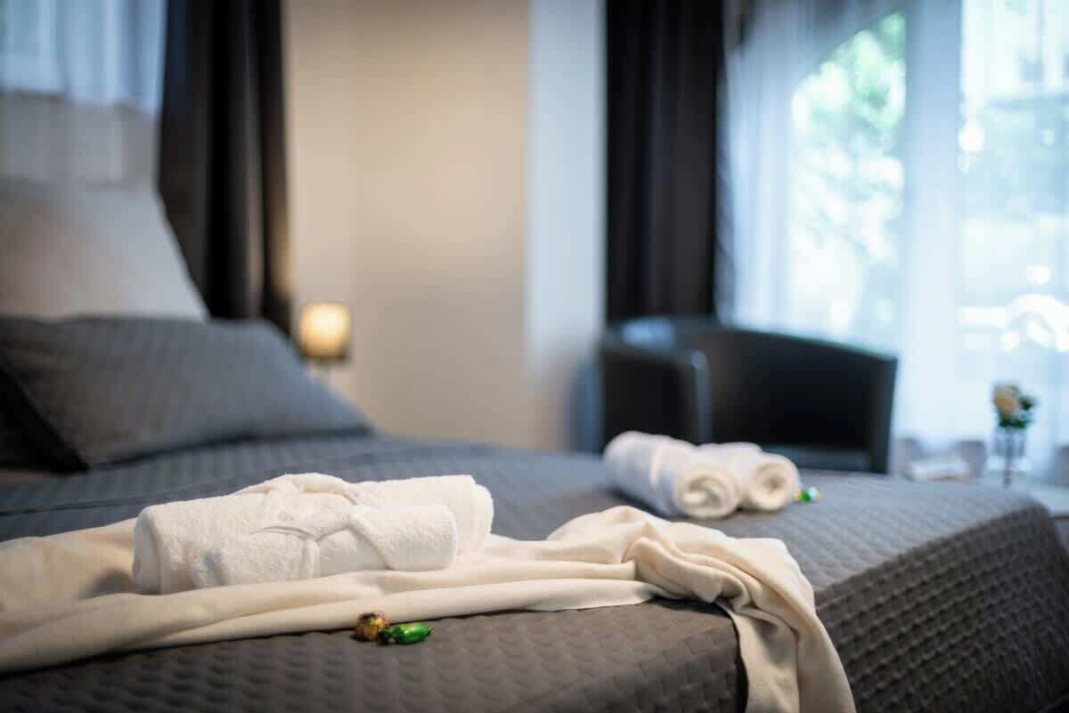 2 Schlafzimmer, Schreibtisch, Bügeleisen/Bügelbrett, kostenloses WLAN