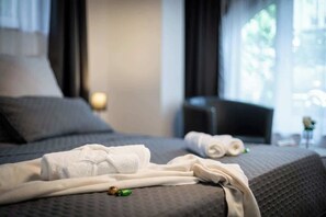 2 bedrooms, desk, iron/ironing board, free WiFi - Mola Apartments-Wetter/ 5 P/Parking/Terrasse/Grill (Wetter (Ruhr))