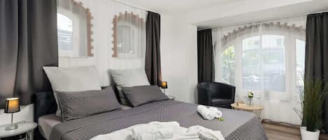 2 habitaciones, escritorio, tabla de planchar con plancha y wifi gratis