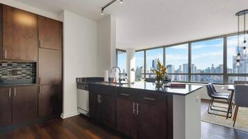 Fridge, microwave, oven, stovetop