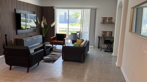 Smart-TV, peis, fotballspill og stereoanlegg