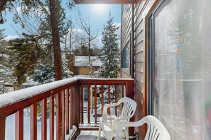 Property grounds - Rustic ski-in condo with fireplace, balcony, hot tub & gym (Breckenridge)