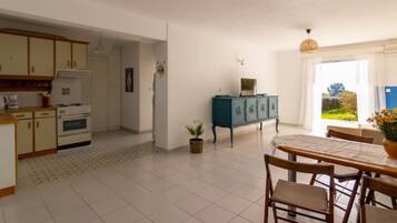 Frigorifero, forno, piano cottura, macchina per tè/caffè