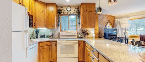 Køleskab, mikrobølgeovn, ovn, kogeplade