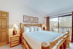 2 soverom, strykejern/-brett, internettilgang og sengetøy