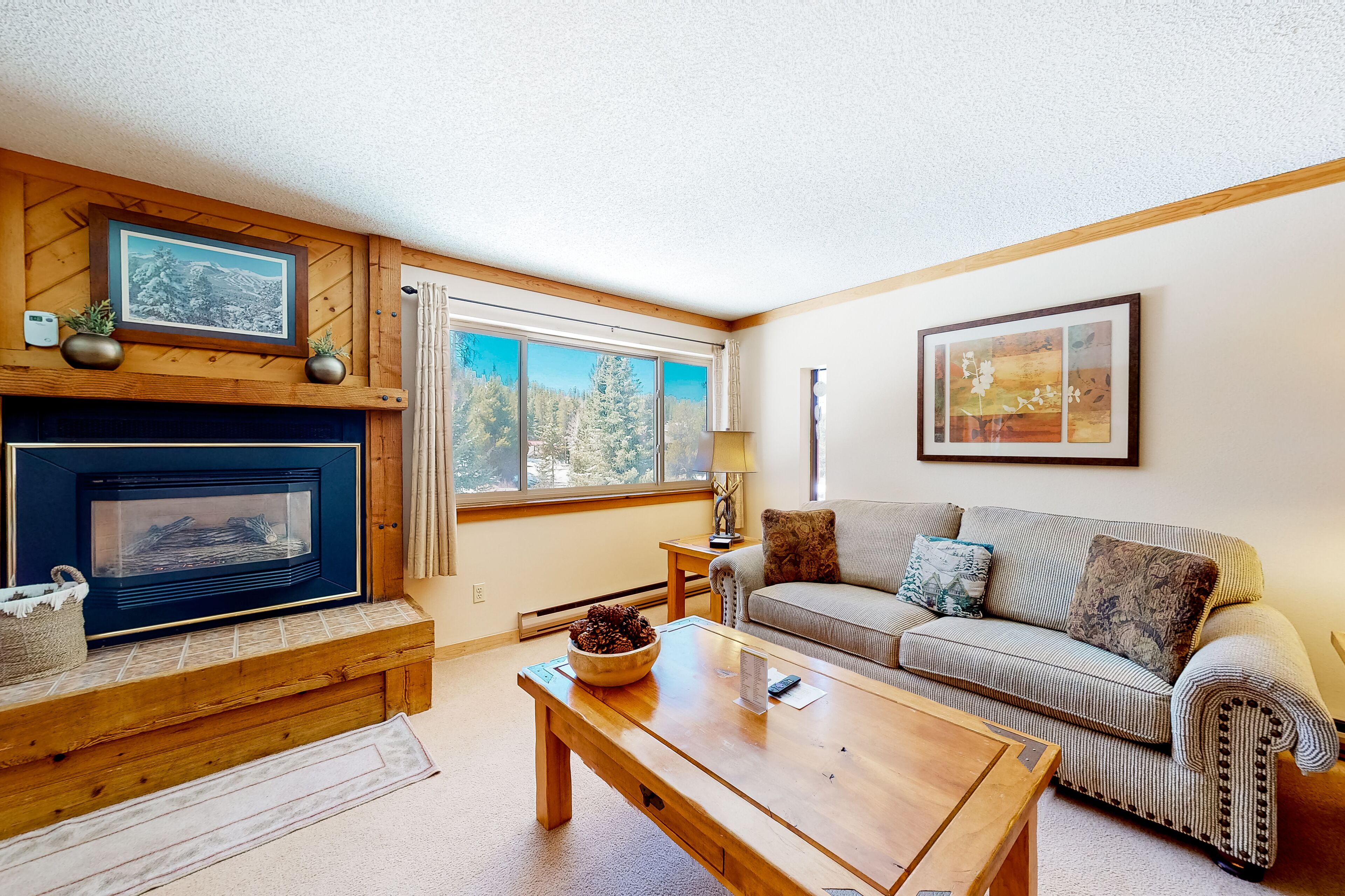 Ski-in condo with hot tubs, heated pool, fireplace, gym, firepit, & BBQ area