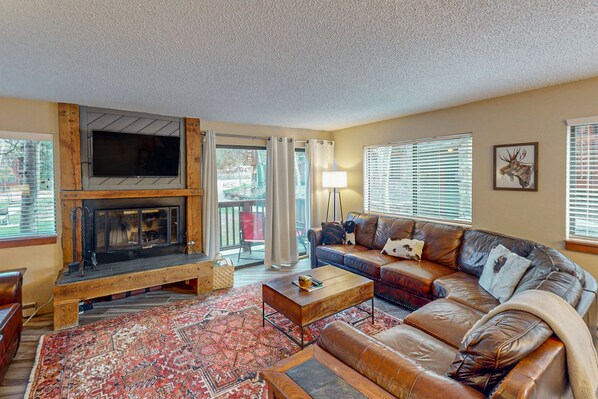 TV, fireplace, DVD player, video library - Stylish 1st-floor ski-in w/hot tubs, fireplace, & unbeatable Breck location (Breckenridge)