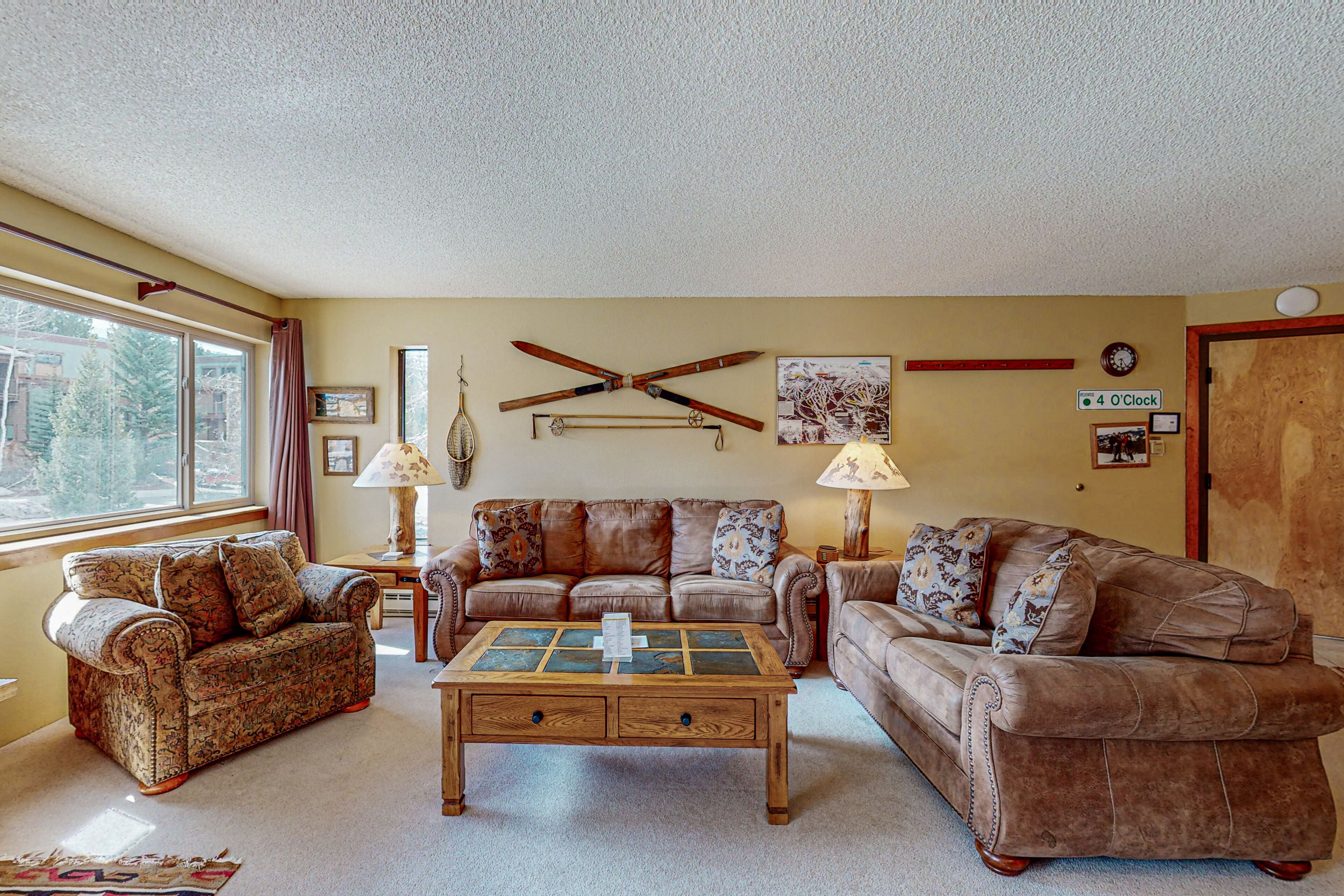 Spacious slope-view condo with hot tubs, pool, fireplace, firepit, balcony & gym