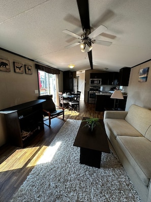 Family Cottage, 3 Bedrooms | Living area | 37-inch LCD TV with cable channels, TV - Falcon Cottages (Niagara-on-the-Lake)