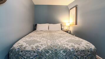 1 bedroom, desk, iron/ironing board, free WiFi